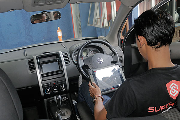 Servis Mobil Nissan, Bengkel Online, Montir Siap Datang